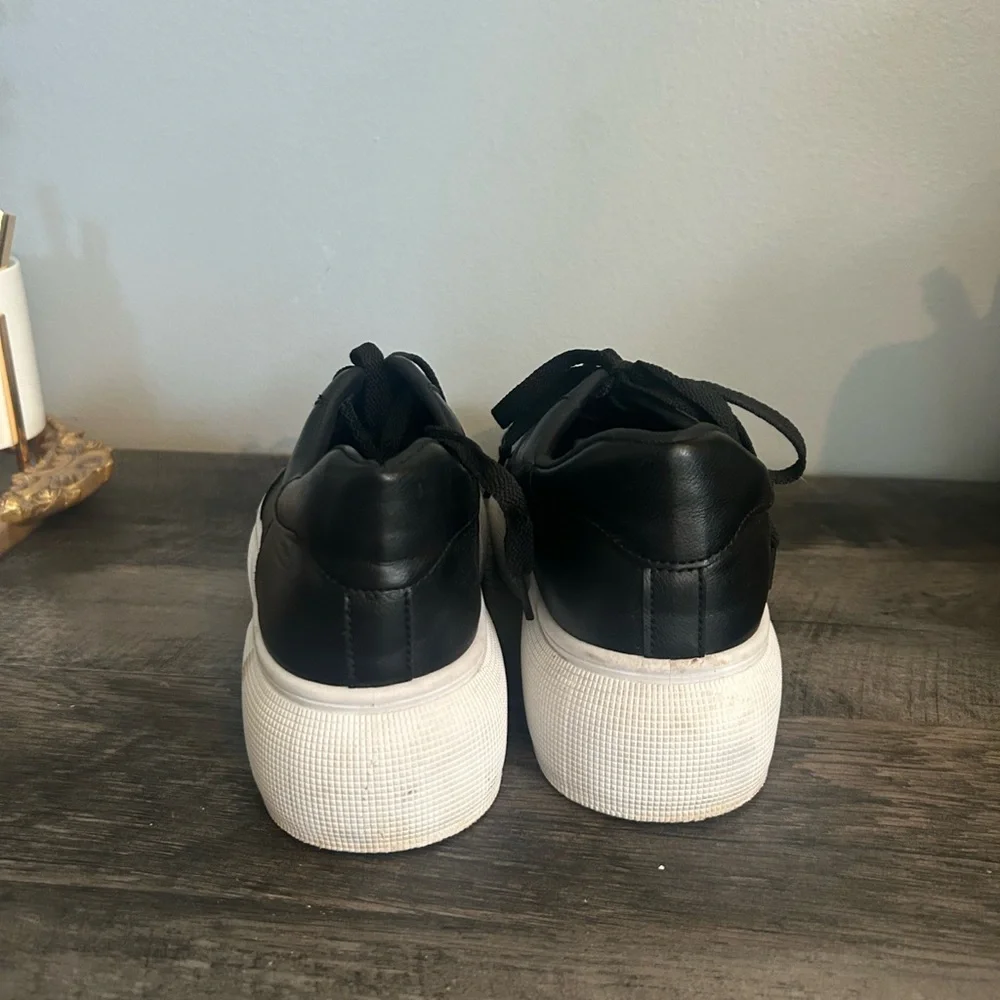 Ideal Shoes black lace-up platform sneakers